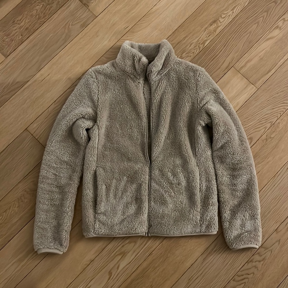 Uniqlo Beige Fluffy Yarn Fleece Full Zip Jacket (Size XS)